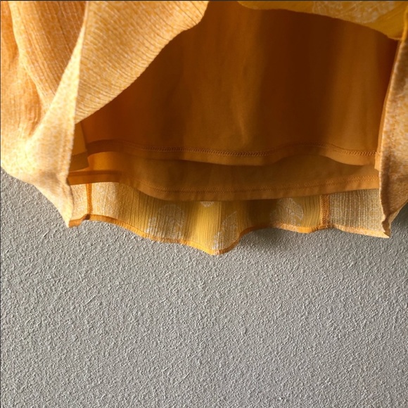 NWOT St.John’s Bay Yellow Patterned Blouse - Picture 4 of 6